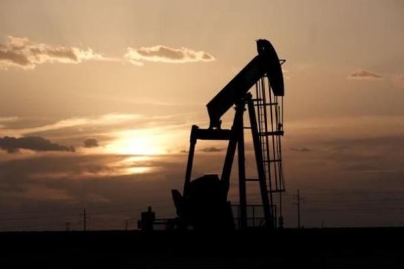 النفط يتراجع متأثرا بمخاوف ضعف الطلب