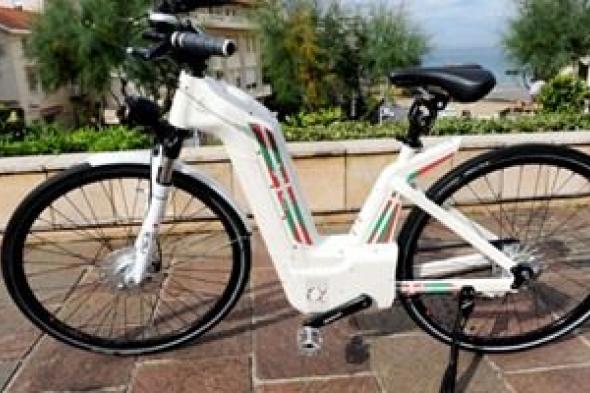 دراج مصرى يكشف تفاصيل تحطيم رقم قياسى بقيادة دراجة كهربائية فى العلمين الجديدة
