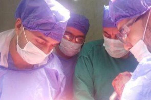 فريق جراحى ببنها التخصصى ينقذ حياة رضيع ولد بأمعاء خارج بطنه