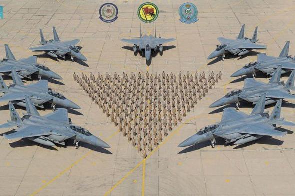 قائد القوات الجوية يقف على استعدادات "تمرين العلم الأحمر 2022"