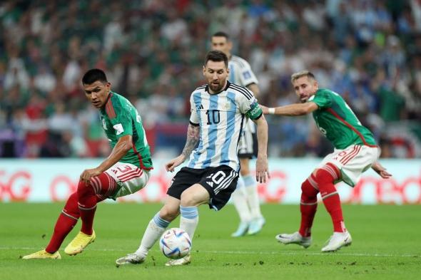 الأرجنتين تستفيق وتصعد للوصافة بفوز مثير أمام المكسيك