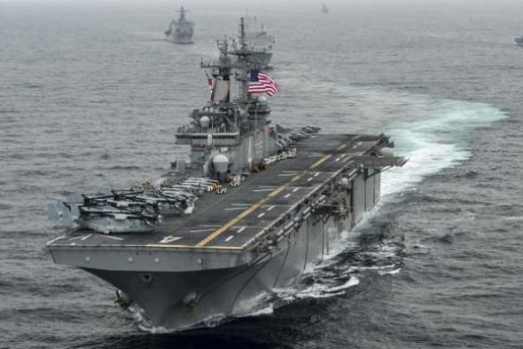 زورق إيراني يقترب من سفن في مضيق هرمز.. والجيش الأمريكي يرد بـ"الليزر"