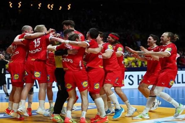 منتخب الدنمارك يحقق لقب بطولة العالم لكرة اليد للمرة الثالثة على التوالي عقب فوزه على فرنسا في النهائي