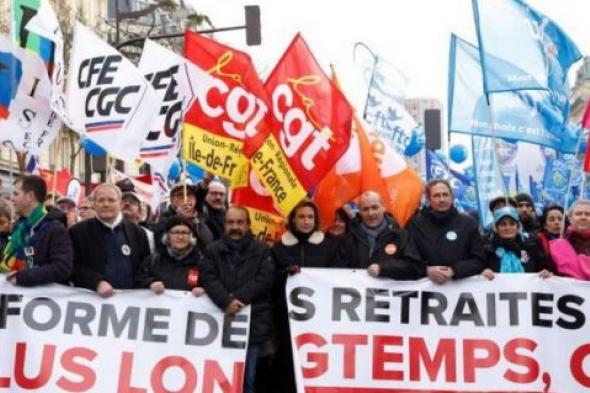 الفرنسيون في الشوارع.. إضرابات واسعة ضد رفع سن التقاعد