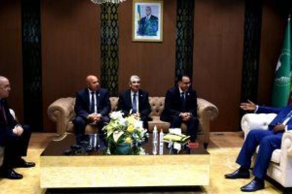 الرئيس السنغالى يلتقى ممثلى الشركات المصرية ويشيد بما تمتلكه من خبرات