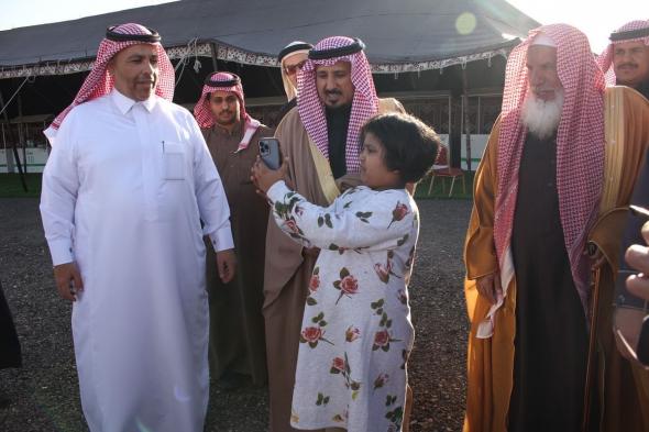 محافظ القويعية يزور مبادرة "كشتة" المقامة في حديقة الملك عبدالله بالقويعية