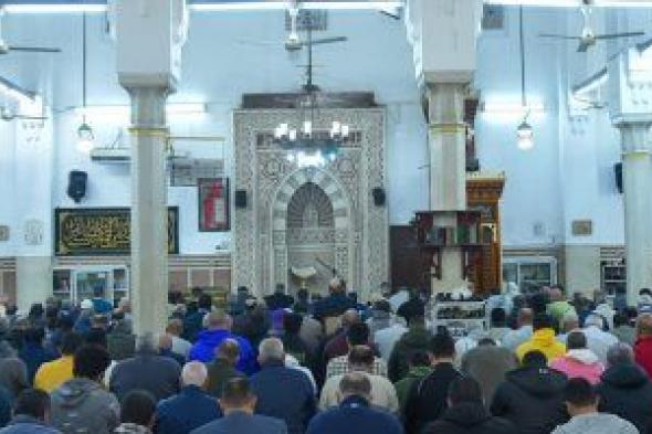محافظ الإسكندرية يصلي التراويح بمسجد سيدى جابر عقب افتتاحه