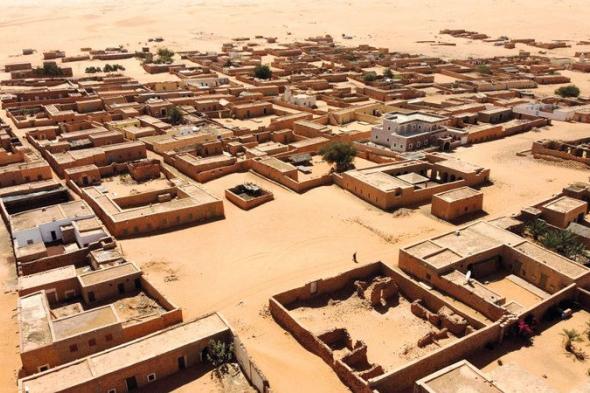 مدينة شنقيط الموريتانية تقاوم زحف الرمال للبقاء على قيد الحياة