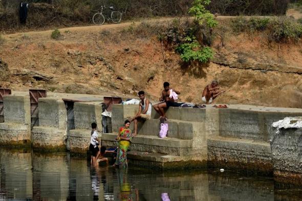 مسؤول حكومي هندي يأمر بتفريغ خزان مياه ضخم ليستخرج هاتفه المحمول