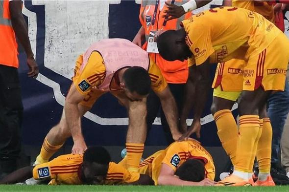 فيديو | ارتجاج في المخ.. إلغاء مباراة بوردو وروديز بعد اعتداء مشجع على لاعب