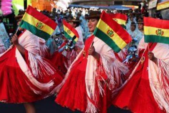 ملابس ملونة ورقصات فلكولورية.. فعاليات كرنفال بوليفيا السنوى