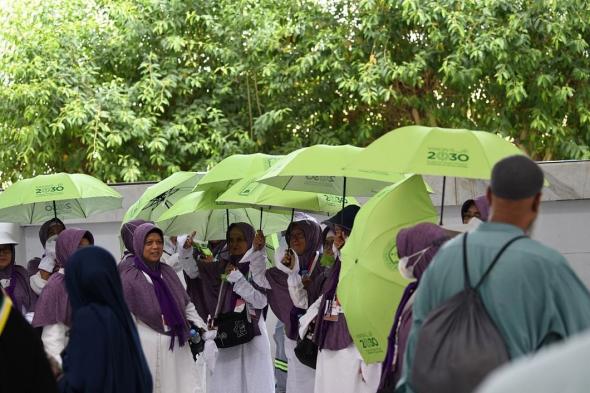 مبادرة لتوزيع المظلات والهدايا لضيوف الرحمن بمكة المكرمة