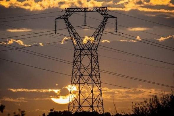 الحكومة: تخفيف أحمال الكهرباء لمدة ساعتين بكل المناطق وهذا شرط انتهاء الأزمة