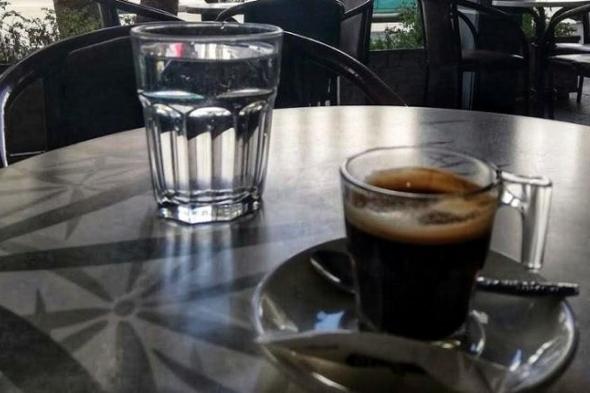 زيادة أسعار القهوة بالمقاهي: الجامعة الوطنية تنفي مسؤوليتها، والمستهلكون يطالبون بحماية حقوقهم