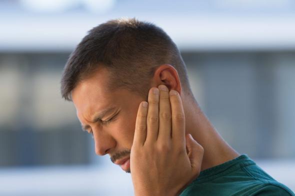 ألم الأذن: الأسباب والعلاج