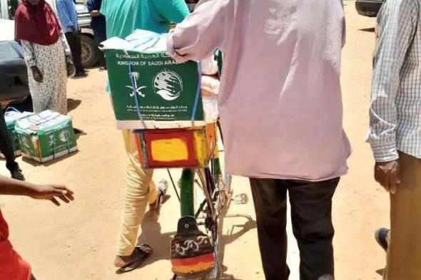 مركز الملك سلمان للإغاثة يوزع سلال غذائية على الفئات النازحة في السودان