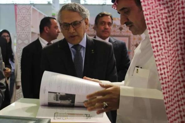 سفير المملكة في تونس يتفقد جناح الملحقية الثقافية السعودية بمعرض تونس الدولي للكتاب