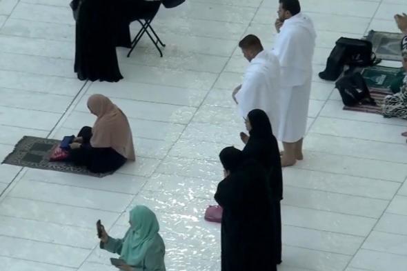 بالفيديو.. مقطع يوثق لحظة هطول الأمطار على المسجد الحرام وسط دعاء المعتمرين