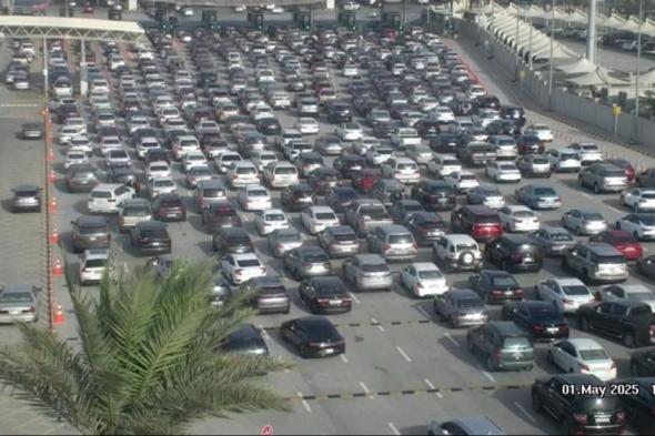 مع الإجازة المطولة.. كثافة مرورية عالية وازدحام على جسر الملك فهد