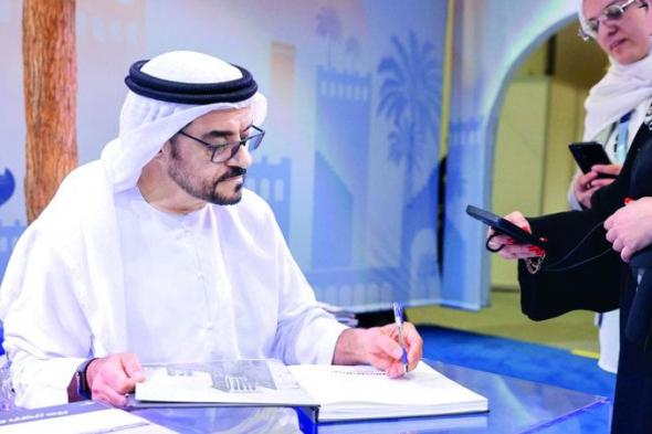«رائد إماراتي بيننا».. جاسم العوضي مصوّر  بـ «وسام الشرف»