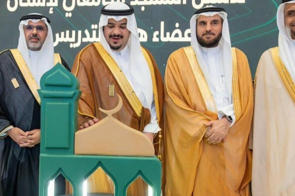 نائب أمير الرياض يدشّن المسجد الجامعي بجامعة شقراء ويتفقد مرافقه