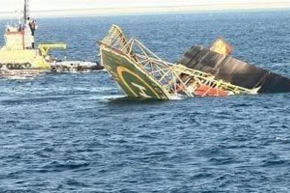 شاهد لحظة غرق حفار البترول العملاق فى البحر الأحمر.. فيديو