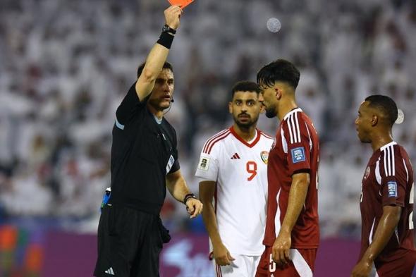 حكم مباراة الإمارات وقطر.. "ضاع" الوقت بدل الضائع