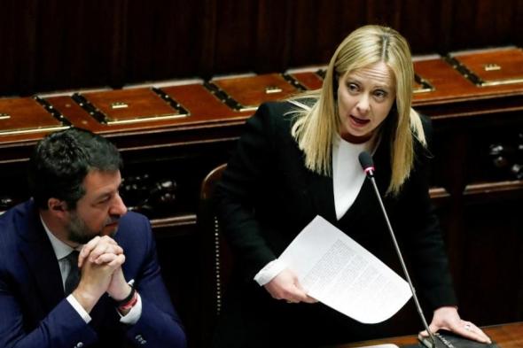 إيطاليا
      تعتمد
      ميزانية
      متواضعة
      بتخفيضات
      ضريبية
      9
      مليارات
      يورو