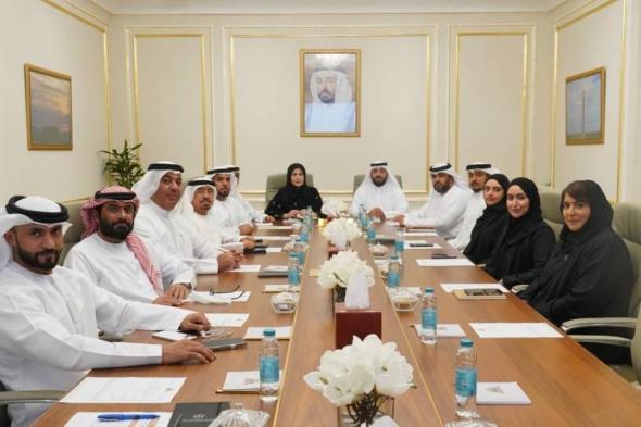 «استشاري
الشارقة»
يطلع
على
سياسة
دائرة
الموارد
البشرية