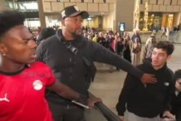 تيشيرت
منتخب
مصر
يخطف
الأنظار
عالميًا..
واليوتيوبر
سبيد
يرتديه
فى
المتحف
المصرى