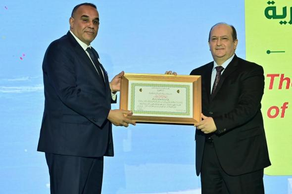 هؤلاء
هم
الفائزون
بجائزة
رئيس
الجمهورية
لأحسن
مصدر
2025