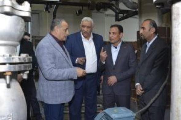 وزير
الإنتاج
الحربى
يتابع
سير
العملية
الإنتاجية
بشركة
أبو
زعبل
للكيماويات