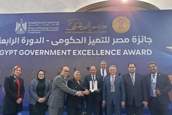 بالبلدي
      :
      وزير
      المالية..
      بعد
      فوز
      الجمارك
      بجائزة
      التميز
      الحكومى: 
      سعيد
      جدًا
      بتكريم
      مبادرة
      المراكز
      اللوجستية
      لتحفيز
      مسار
      تحسين
      الخدمات
      الجمركية
      وخفض
      زمن
      الإفراج