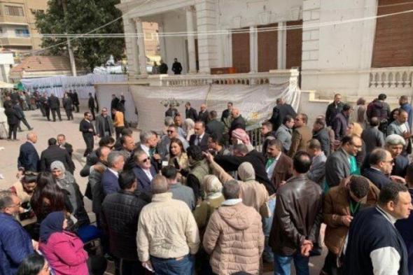 منذ
      الساعات
      الأولى..
      إقبال
      كثيف
      لأعضاء
      «الوفد»
      في
      انتخابات
      اختيار
      رئيس
      الحزب