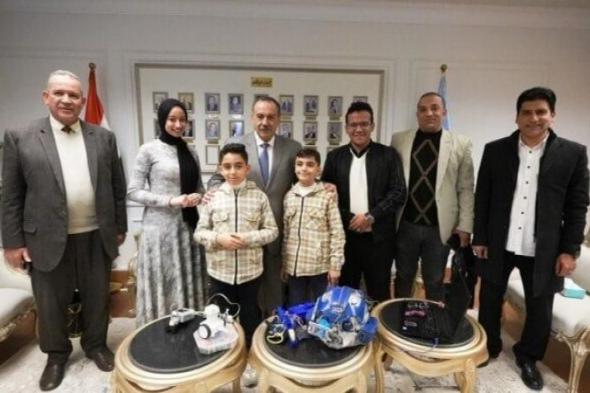 بقرار
      من
      المحافظ..
      مخترعو
      "الخوذة
      الذكية"
      يدشنون
      أول
      نادي
      للذكاء
      الاصطناعي
      بأسيوط
      الجديدة