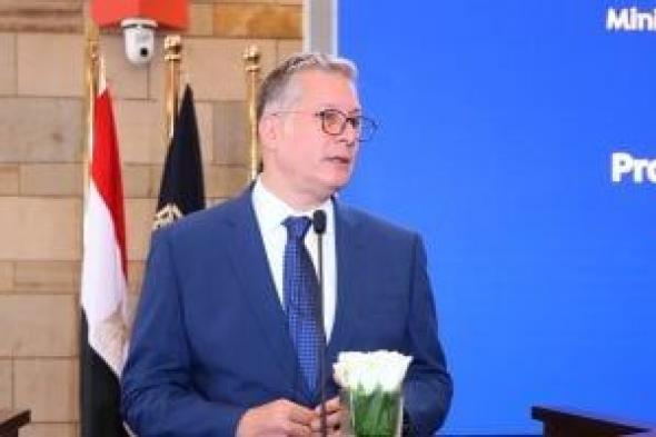 وزير
البترول
يصدر
حركة
تكليفات
موسعة
بشركات
القطاع