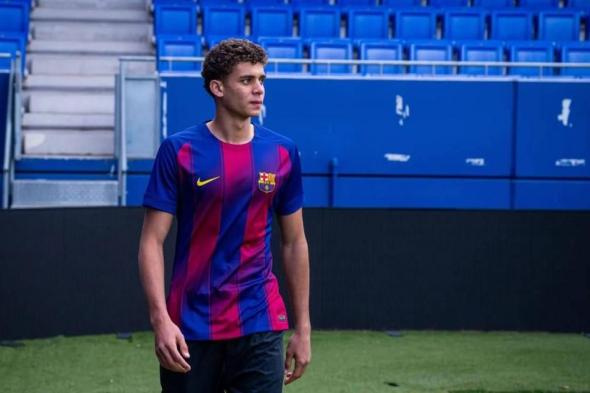 «جاهز
      ومتحمس»..
      أول
      تصريحات
      المصري
      حمزة
      عبد
      الكريم
      بعد
      انتقاله
      إلى
      برشلونة