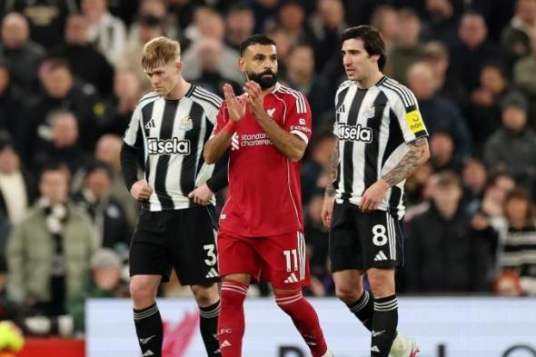 تصرف
      "لافت"
      من
      محمد
      صلاح
      مع
      مشجعي
      ليفربول
      بعد
      مباراة
      نيوكاسل