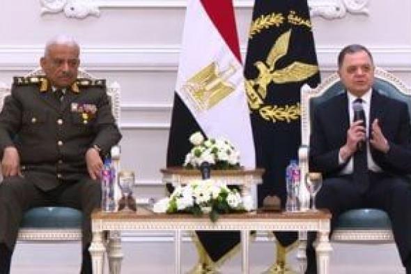 وزير
الداخلية
يستقبل
القائد
العام
للقوات
المسلحة
لتبادل
التهنئة
بعيد
الشرطة
74