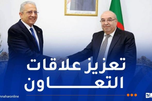 وزير
الصناعة
الصيدلانية
يستقبل
وزير
الصحة
التونسي