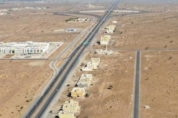 «طرق
الشارقة»
ترصف
6
كيلومترات
في
منطقة
سهيلة