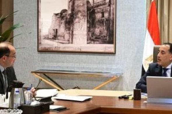 رئيس
الوزراء
يُتابع
مع
وزير
المالية
عددا
من
ملفات
العمل