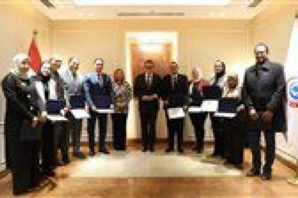 وزير
      الصحة
      يكرم
      الدفعة
      الأولى
      من
      خريجي
      دبلومة
      إدارة
      المستشفيات