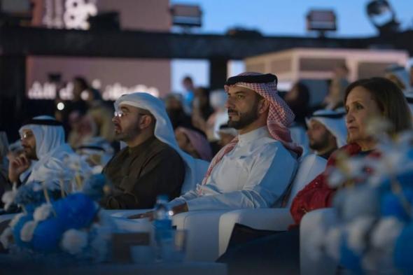 سلطان
      بن
      أحمد
      يشهد
      انطلاق
      مهرجان
      أضواء
      الشارقة