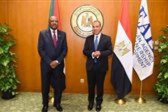 وزير
      الخارجية
      ونظيره
      السوداني
      يشاركان
      في
      احتفالية
      تكريم
      الفريق
      الطبي
      المصري
      المشارك
      في
      القافلة
      الطبية
      إلى
      السودان