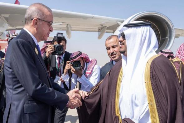 رئيس
تركيا
يصل
إلى
الرياض
وفي
مقدمة
مستقبليه
نائب
أمير
المنطقة