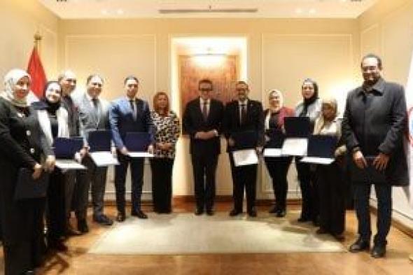 وزير
الصحة
يكرم
الدفعة
الأولى
من
خريجى
دبلومة
إدارة
المستشفيات