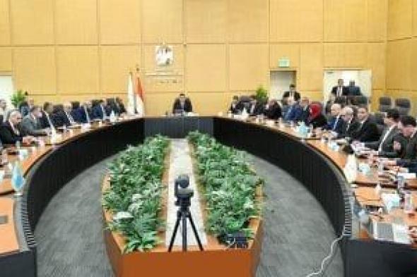 وزير
الإسكان
يجتمع
مع
رؤساء
ومسئولي
الجهات
التابعة
للوزارة
لمتابعة
ملفات
العمل