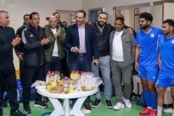 رئيس
سموحة
ومجلس
الإدارة
يحتفلون
مع
اللاعبين
بالفوز
المثير
على
بيراميدز