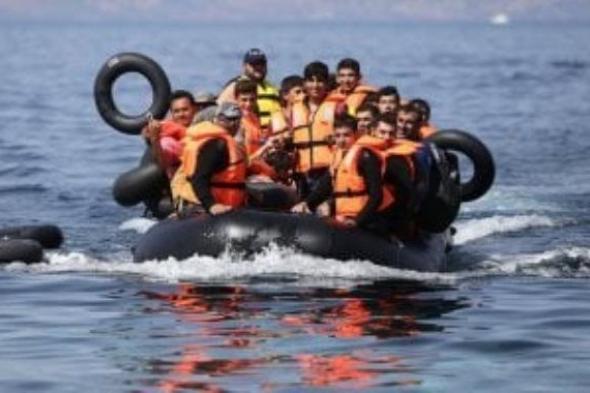 خفر السواحل اليوناني يحقق في تصادم مميت بينما يُعثر على 13 مهاجرًا شرق إيجه